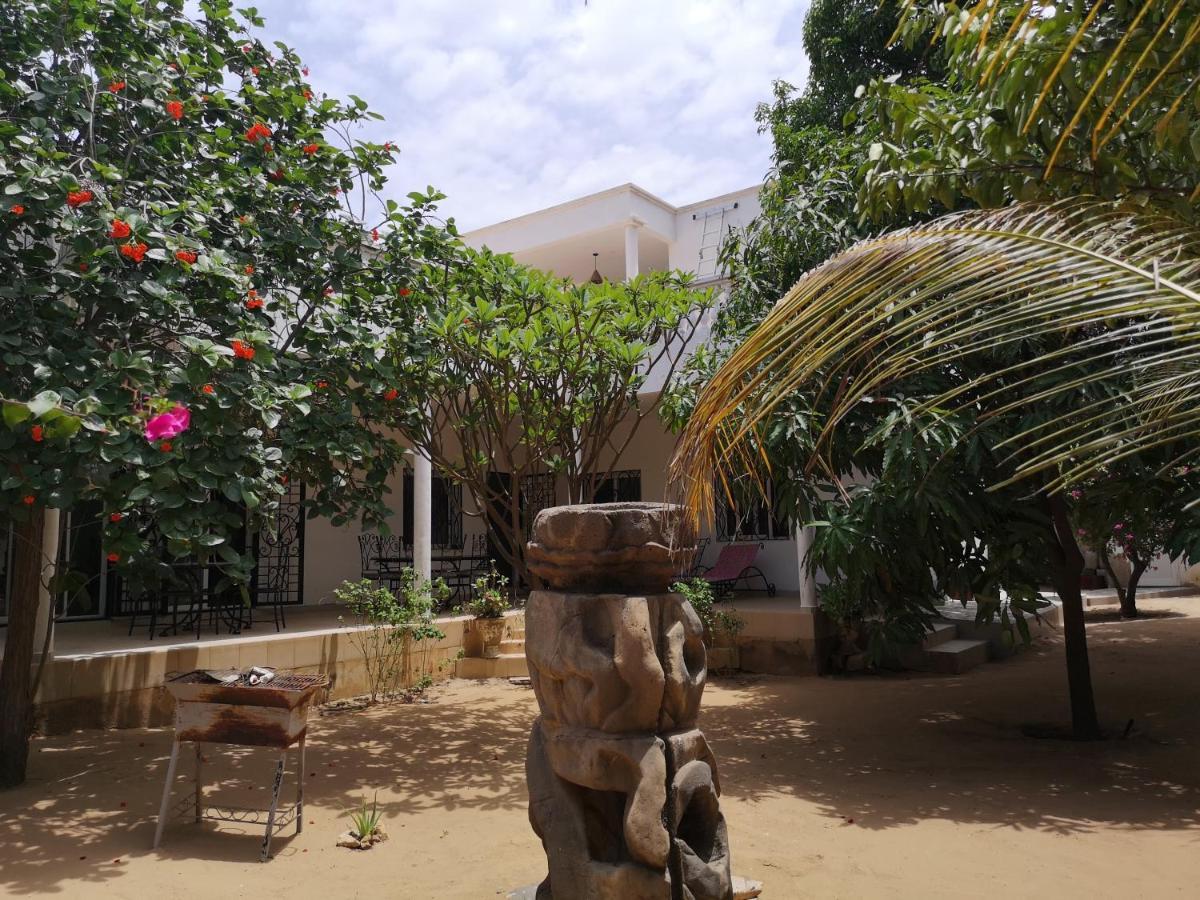 Keur Baboune M'Bour Bagian luar foto