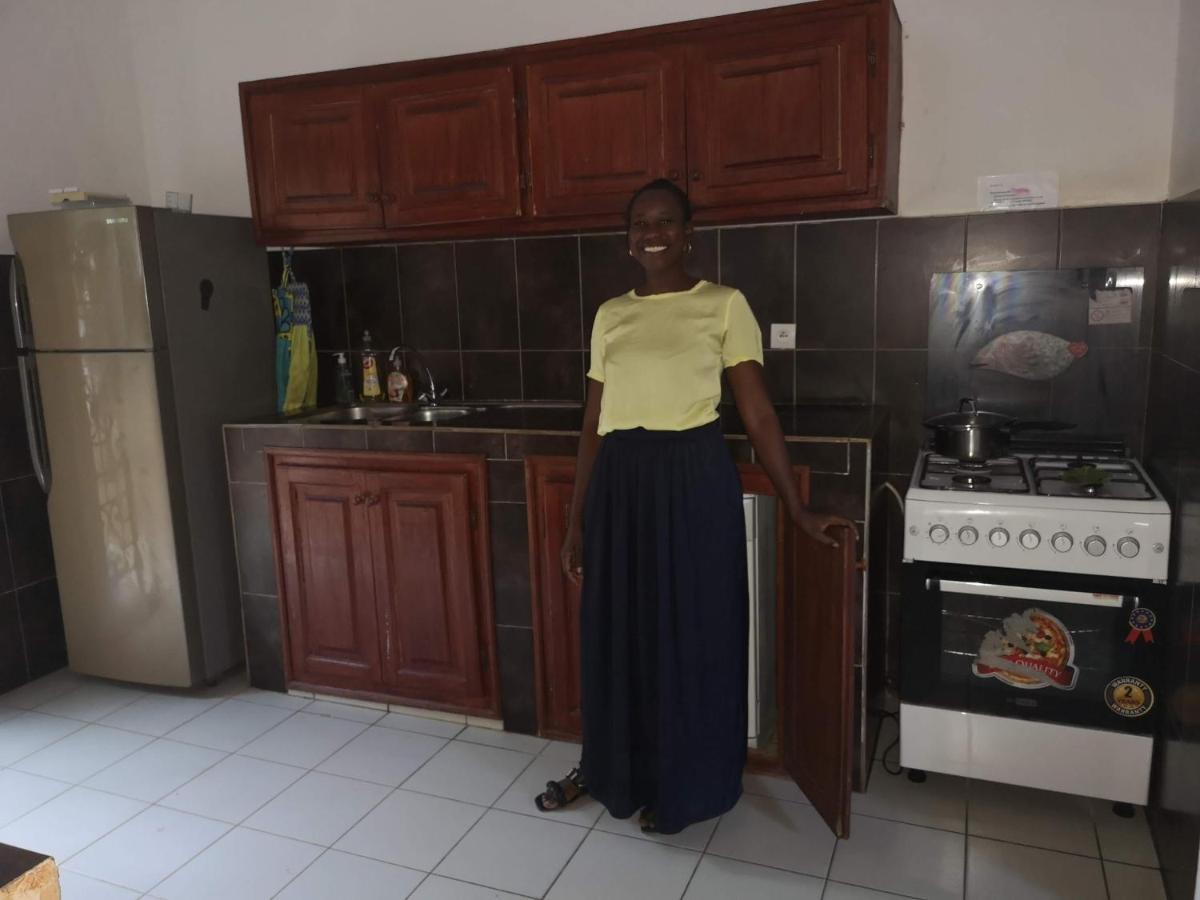 Keur Baboune M'Bour Bagian luar foto