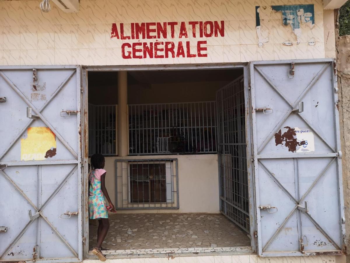 Keur Baboune M'Bour Bagian luar foto
