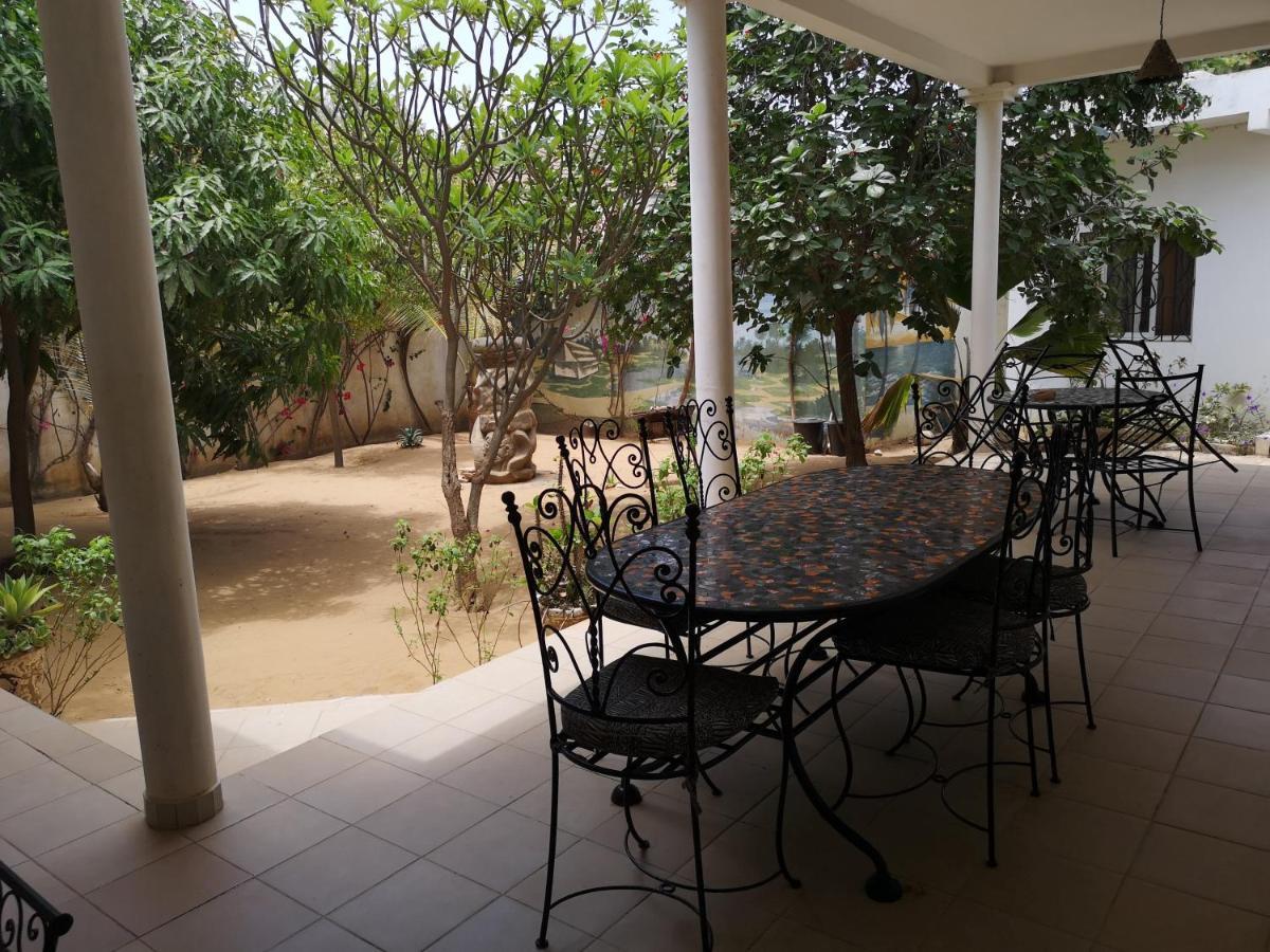Keur Baboune M'Bour Bagian luar foto