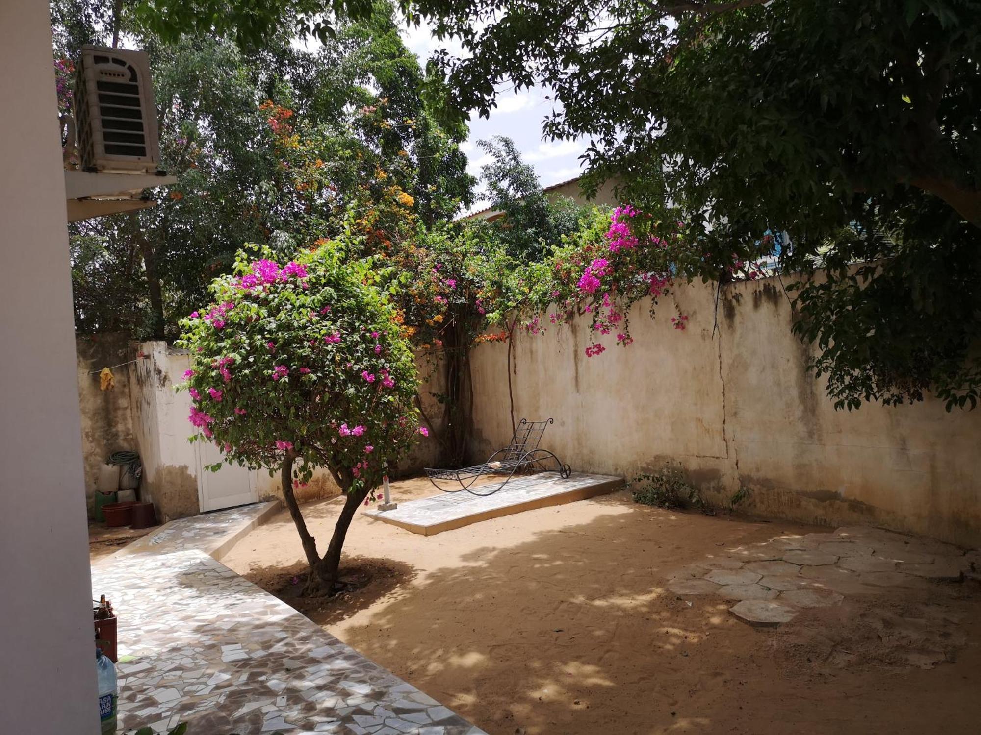 Keur Baboune M'Bour Bagian luar foto